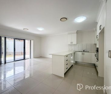 WELL PRESENTED FOUR BEDROOM TOWNHOUSE IN WELL MAINTAINED COMPLEX! - Photo 6