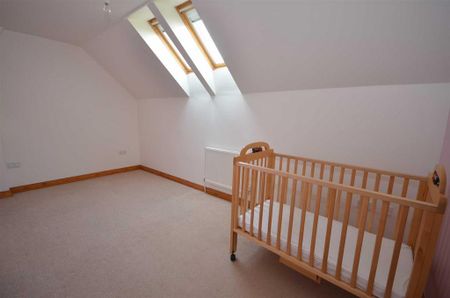 4 bedroom semi-detached house to rent - Photo 4