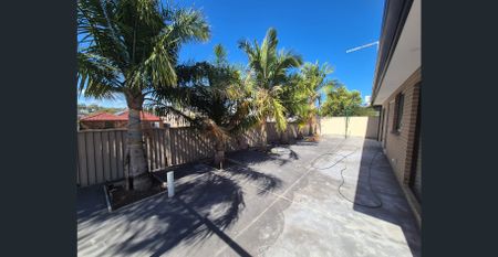 Brand new 4 Bedroom spacious house - Merrylands - Photo 2