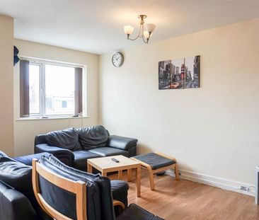 Flat 3b, 21-25 Headingley Ave, Headingley, Leeds, LS6 3EP - Photo 2