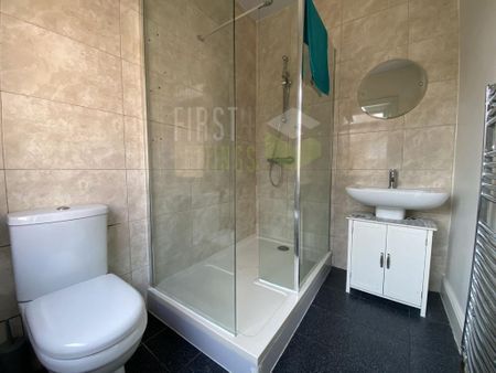 5 bedroom terraced house to rent - Photo 4