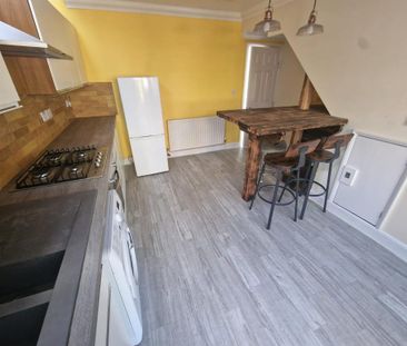 2 bedroom semi-detached house to rent - Photo 4