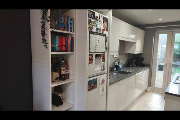 2 Bed Terraced House, Lothrop Street, W10 - Photo 1