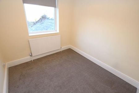 4 bedroom terraced house to rent - Photo 3