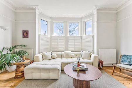 6 bedroom semi-detached house to rent - Photo 2