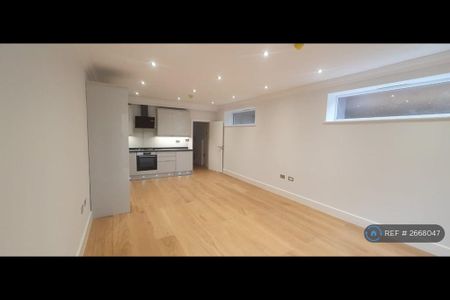 3 bedroom flat to rent - Photo 3