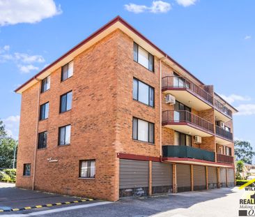 "Neat Riverpark Drive Unit" - Photo 4