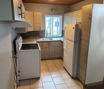 3 1/2 Rénové à St-Jérôme avec balcon - Électros et stationnement in... - Photo 3