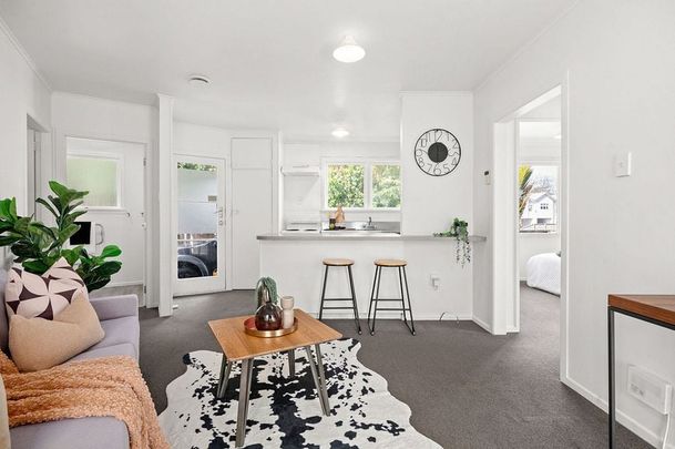 Low Maintenance 5 Bed Hamilton East Home - Photo 1