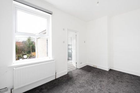 4 Bed Terraced House, Dunkirk Road, BS16 - Photo 2