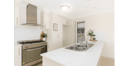 Stunning home in Springfield lakes! - Photo 4