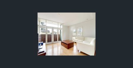 Stunning Beachfront Apartment in the Heart of Henley - Photo 2