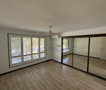 Modern Professional Living - Photo 4