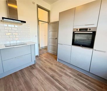 3 bedroom flat to rent - Photo 2
