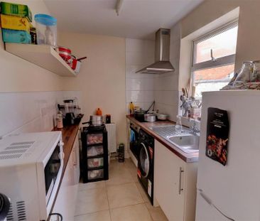 2 bedroom terraced house to rent - Photo 2
