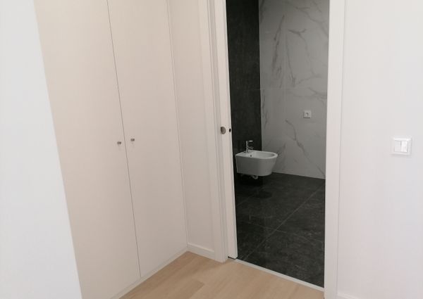 Fantástico Apartamento T2 para Arrendamento na Amadora