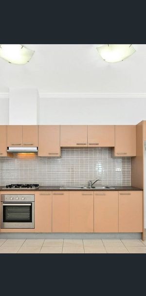 Immaculate One Bedroom Apartment Offering Comfort and Convenience - Photo 2