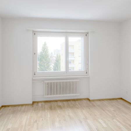 "Living near the city center and train station guaranteed!" - Photo 3