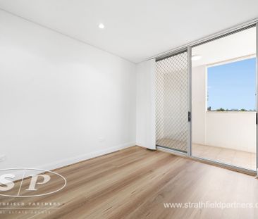 Modern Apartment With Great Views - Photo 3