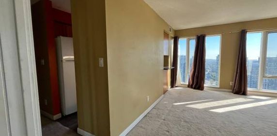 PANTAGES: Large 2 Bedroom Corner Condo For Rent Downtown Toronto - Photo 2