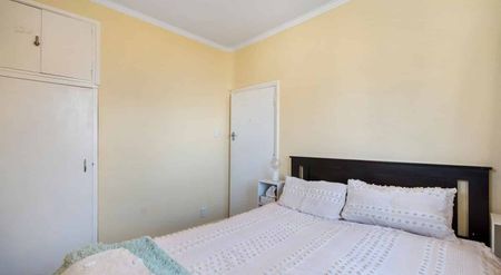 LARGE HOME IN CENTRAL LOCATION - Photo 4