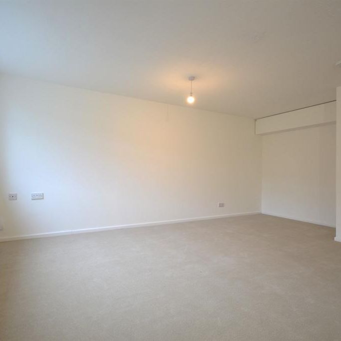 3 bedroom end of terrace house to rent - Photo 1
