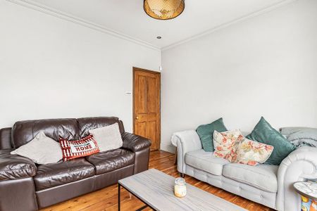 3 bedroom semi-detached house to rent - Photo 2