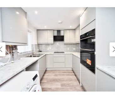 4 bedroom terraced house to rent - Photo 3