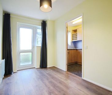 2 bedroom end of terrace house to rent - Photo 2