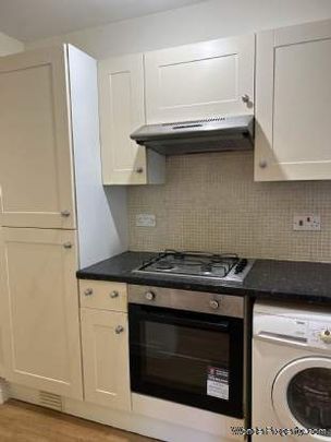 1 bedroom property to rent in Sutton - Photo 1