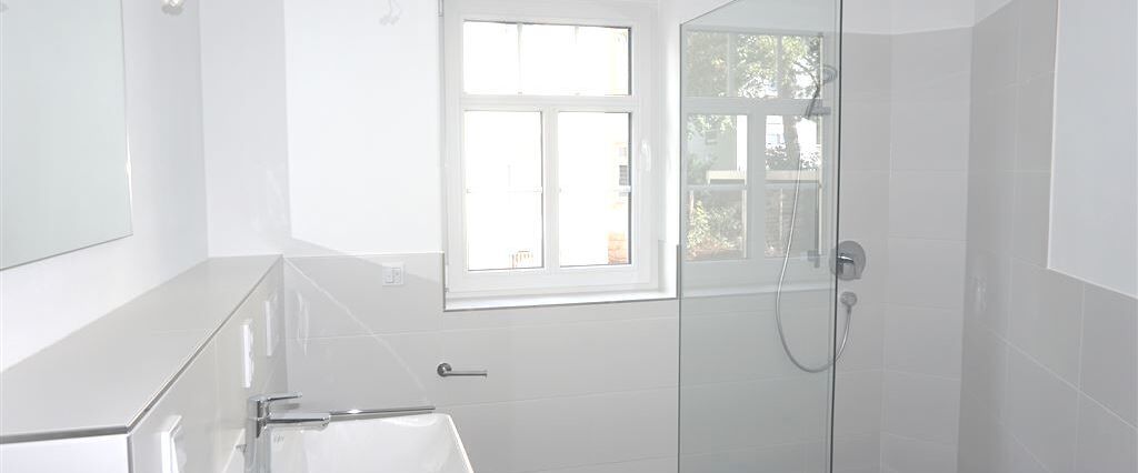 Luxuriöse, barrierefreie Mietwohnung inkl. Einbauküche, Fußbodenheizung und Stellplatz in Top Lux-Pendler Lage!! - Photo 1