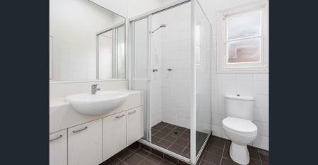 Oversized Apartment In The Heart Of Mosman Village - Photo 4