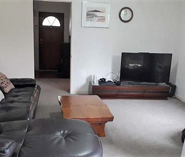 Awapuni - 3 Bedrooms - Photo 2