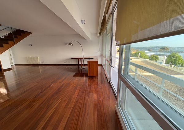 Apartamento T3 Duplex para arrendamento em condomínio fechado com fantástica vista rio no Alto de Algés