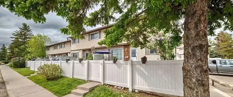 2 bedroom townhouse with finished basement sw Calgary | 740 Bracewood Drive Southwest, Calgary - Photo 1