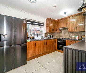 4 bedroom semi-detached house to rent - Photo 6