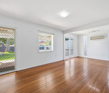 Spacious Single-Level Family Cottage Opposite School & Walk to Broa... - Photo 1