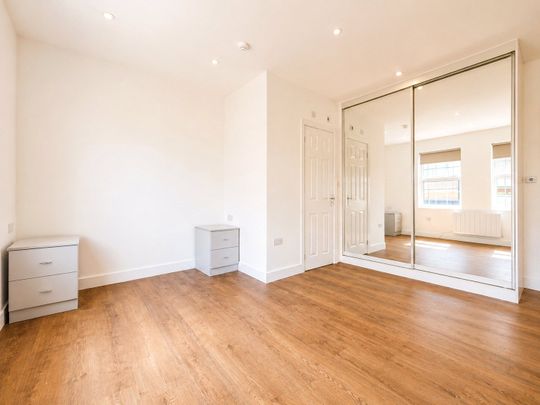 Hanworth Road, Hounslow, TW3 3TU - Photo 1
