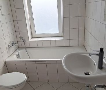 großzügige 3 Raumwohnung nur 5 Minuten mit den Öffentlichen vom Zen... - Photo 6