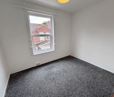 4 bedroom semi-detached house to rent - Photo 5