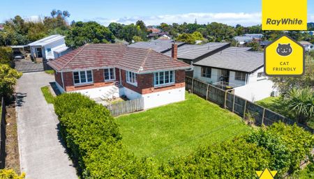 Comfortable Family Living in a Convenient, Sought-After Location - Photo 4