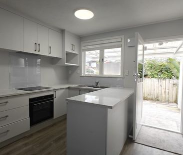 Property Management37 Cobham Crescent, Kelston - House for Rent - Photo 5