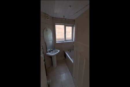 2 Bed Flat, High Road, HA9 - Photo 2