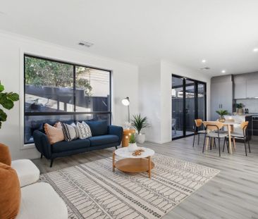 New Designer 3 Bedroom Townhouse – Coastal Luxury Living for Lease - Photo 2