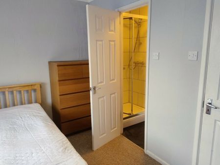 Student house on Acton Road - Photo 5