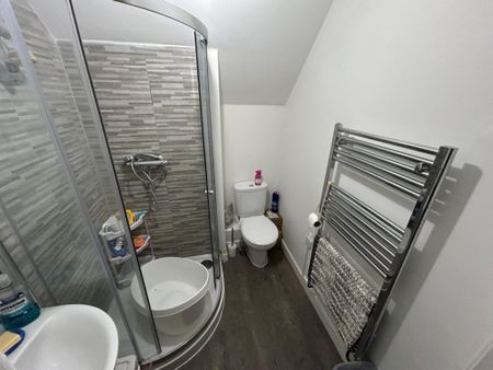 2 Bedroom Flat / Apartment - Redbury Drive, Park Gate - Photo 4