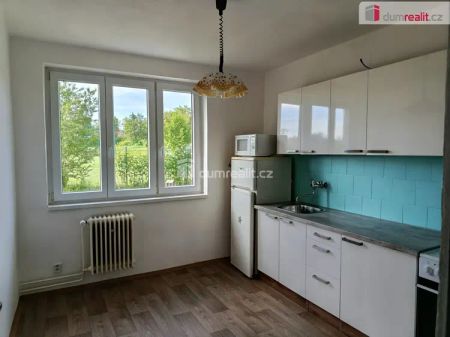 Hezký byt 4+1 po částečné rekonstrukci, Zbuzany u Prahy - Fotografie 3