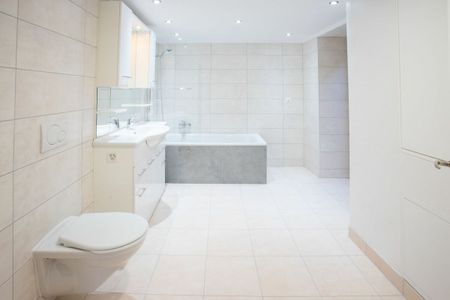 3 rooms in a quiet area of the “Old village with parking space - Photo 2