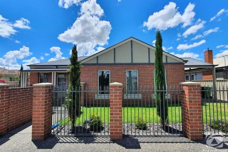 BEAUTIFUL 3 BEDROOM UNIT IN PRIME LOCATION - Photo 3