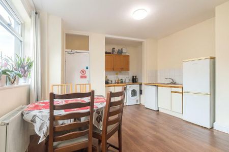 1 bedroom in a house share to rent - Photo 5